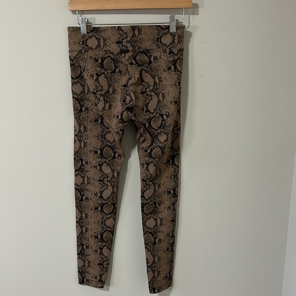 KORAL Drive snake print stretch jacquard leggings High Rise Light Brown Sz M - Picture 6 of 13
